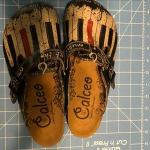 Calceo slip ons
